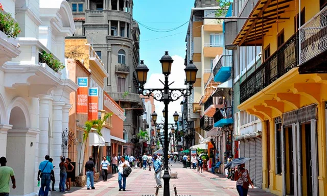 Santo Domingo Medio Día (desde Boca Chica / Juan Dolio) from B...